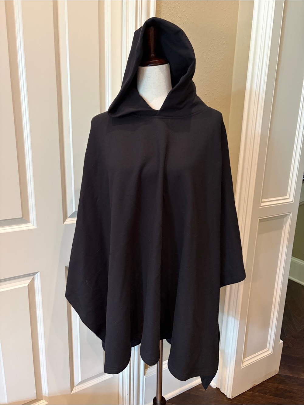 Bleusalt The Jillian Poncho Hooded Black One Size - Picture 3 of 6